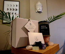 Load image into Gallery viewer, Moon Manifesting Candle